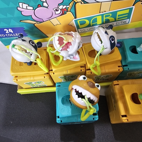 7 Little Big Bites Lot by FurReal Series 1 INCLUDES ORIGINAL DISPLAY & Toys - Picture 3 of 16